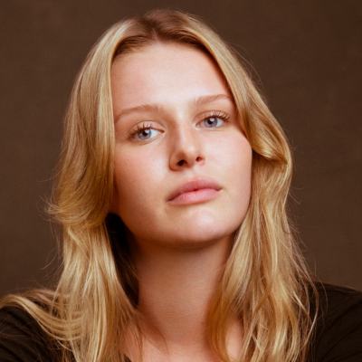 ALYSON HANDLEY HEADSHOT 1.jpg