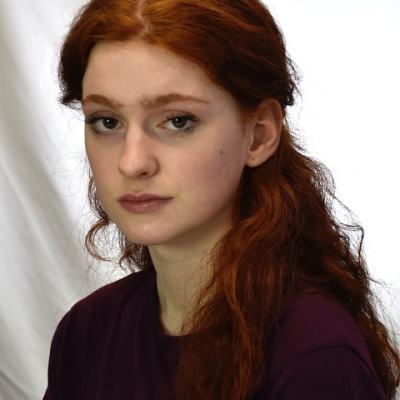 Charlotte Saunders Headshot.jpg