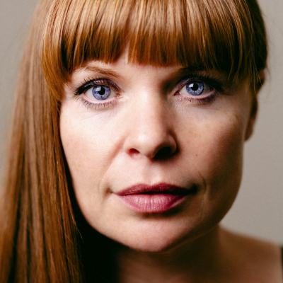 Suzie_Toase_EHOWARTH_Headshots-1003.jpg